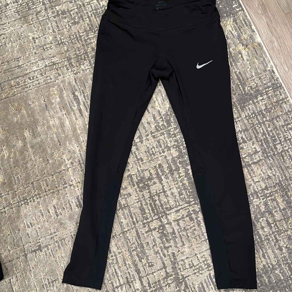 Nike yogas